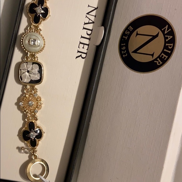 Napier Bracelet Brand New🛍Mother’s Day! - Picture 3 of 4